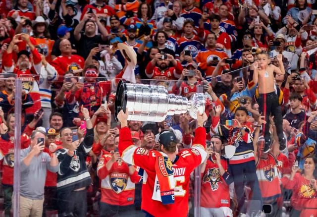 Florida Panthers vyhráli první Stanley Cup v historii týmu